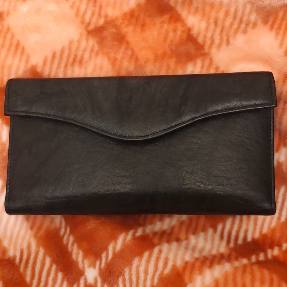 Buxton velvet touch cowhide leather wallet.